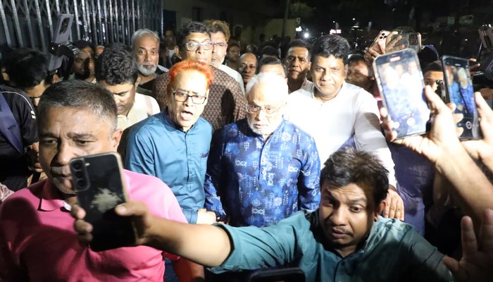 ​পুলিশ প্রোটোকলে কার্যালয় ছাড়লেন জি এম কাদের