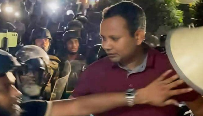 ​‘মেরুন রঙের পোশাক পরিহিত যুবক ডিবির কেউ নয়’