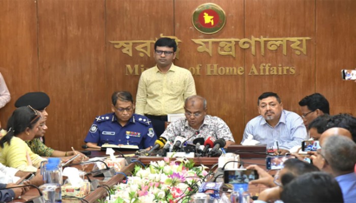 ​পুলিশ অ্যাকটিভ হলে সবাই বলে বেশি করে ফেলেছে: স্বরাষ্ট্র উপদেষ্টা