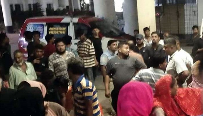 ​মোটরসাইকেল থেকে নামিয়ে কুপিয়ে হত্যা