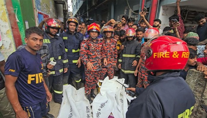 ​মুন্সীগঞ্জে সেপটিক ট্যাংক থেকে তিন মরদেহ উদ্ধার