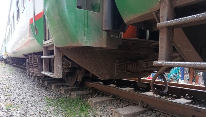 ​বুড়িমারি এক্সপ্রেস বিমানবন্দরের কাছে লাইনচ্যুত