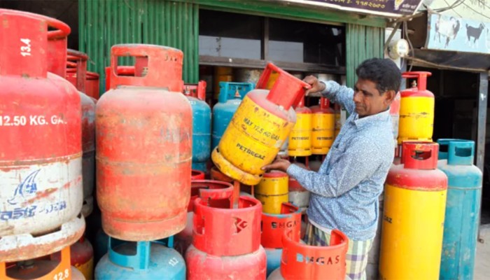 ​তিন টাকা কমলো এলপি গ্যাসের দাম