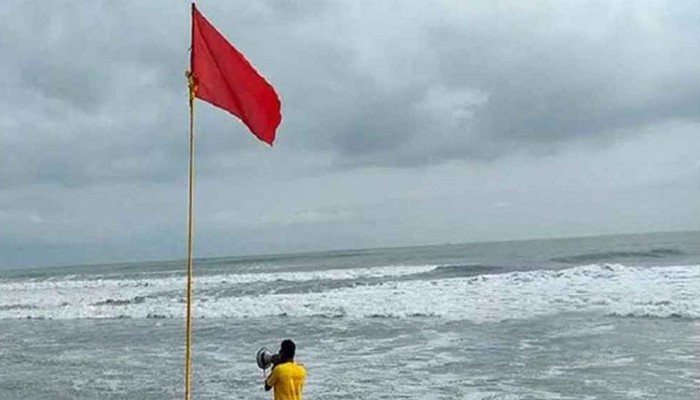 চার সমুদ্রবন্দরে ৩ নম্বর সতর্ক সংকেত