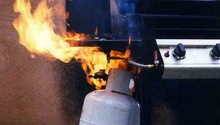 ​চুলা জ্বালাতেই বিস্ফোরণ, একই পরিবারের ৫ জন দগ্ধ