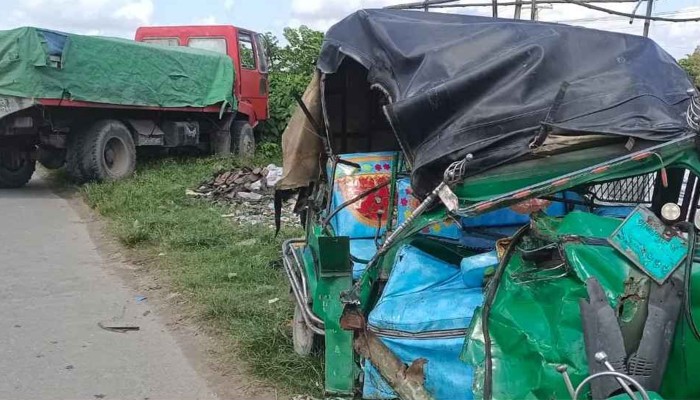 ​ট্রাক-অটোরিকশার সংঘর্ষ, নিহত ২