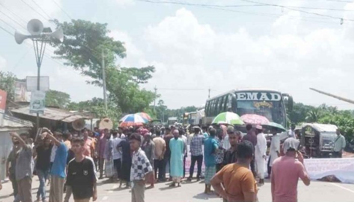 ফরিদপুরে দুই মহাসড়ক অবরোধ