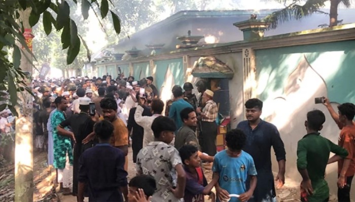 ​‘নুরাল পাগলা’র দরবারে হামলার ঘটনায় মামলা, আসামি ৩৫০০