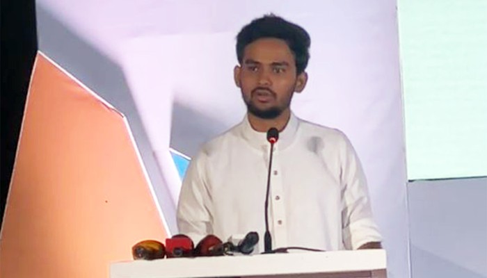 ​আওয়ামী লীগকে পুনর্বাসনের ষড়যন্ত্র চলছে: উপদেষ্টা আসিফ