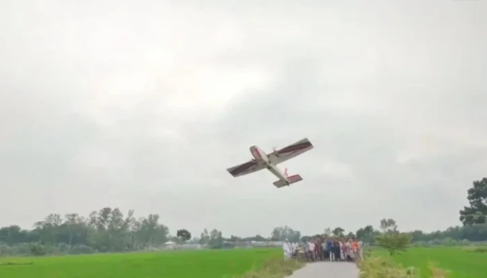 ​অনুকূলের ৩০ হাজার টাকার বিমান উড়ছে আকাশে