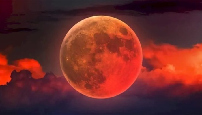 সুপার ব্লাড মুনের দেখা মিলবে আজ
