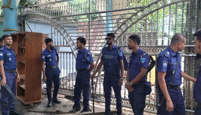 নুরাল পাগলার মাজারে পু‌লিশের ওপর হামলা, গ্রেপ্তার ৫