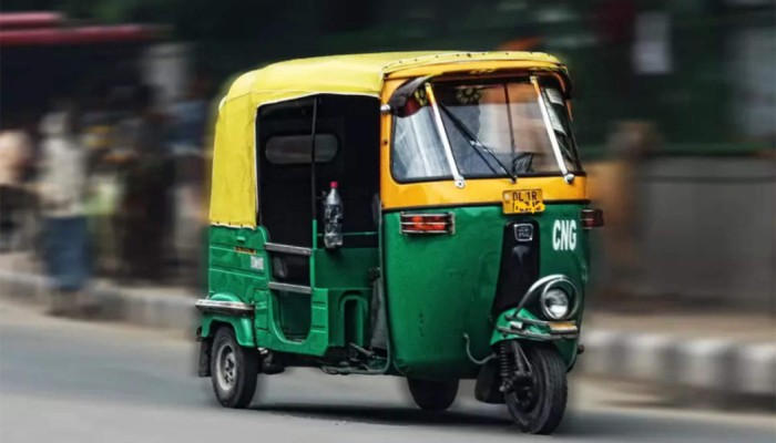 যাত্রীকে খুঁজে ফিরিয়ে দিলেন ১০ ভরি সোনার গয়না