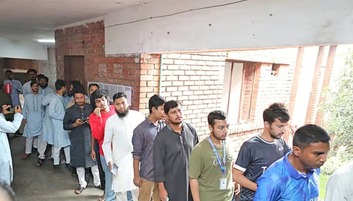 ​উত্তেজনাকর পরিস্থিতির মধ্যে জাকসুর ভোট গ্রহণ সম্পন্ন