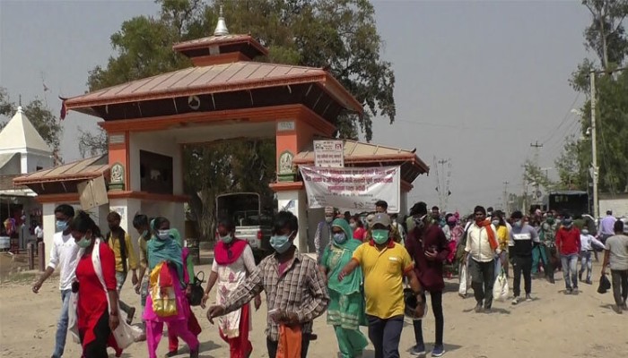 ​উদ্বেগ-উৎকণ্ঠায় ভারত ছাড়ছেন নেপালের নাগরিকরা