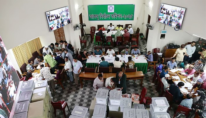 ​জাকসু নির্বাচন : রাত ১১টার মধ্যে ফল প্রকাশের আশা