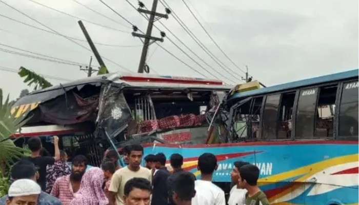 ভালুকায় দুই বাসের সংঘর্ষ, নিহত ২