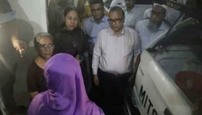 মিটিং থেকে বেরিয়েই কর্মকর্তার গাড়ি তল্লাশি করলেন উপদেষ্টা