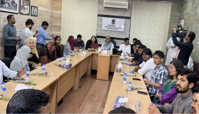 ​ডাকসুর দায়িত্ব নিলেন সাদিক-ফরহাদ, সিনেটে ৫ ছাত্র প্রতিনিধি