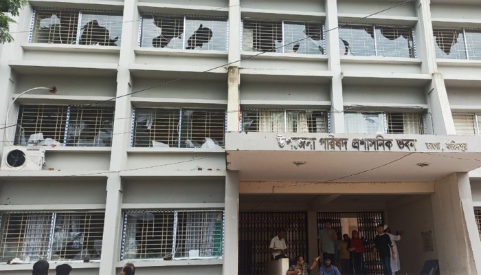 ​​ভাঙ্গায় ভাঙচুর-অগ্নিসংযোগে লণ্ডভণ্ড ইউএনও অফিস