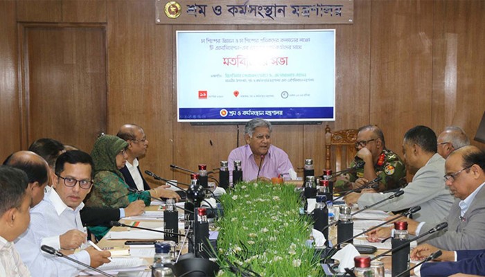 ​চা শ্রমিক-মালিকদের দাবি পূরণে কাজ করছে সরকার: শ্রম উপদেষ্টা