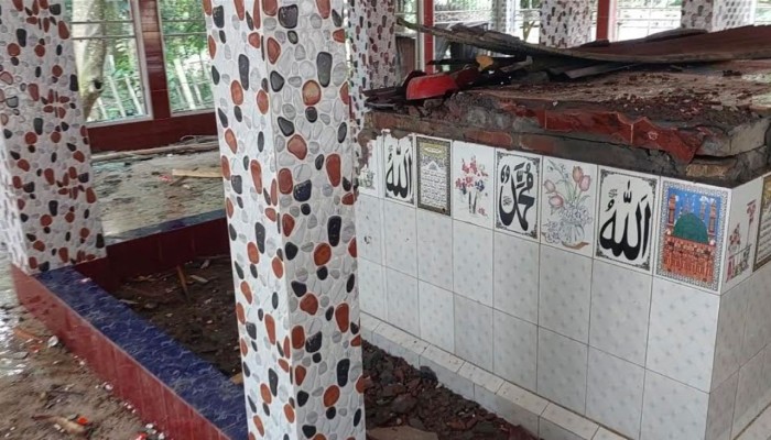 ​মাইকে ঘোষণা দিয়ে চার মাজার ভাঙচুরের ঘটনায় ২২০০ জনের বিরুদ্ধে মামলা