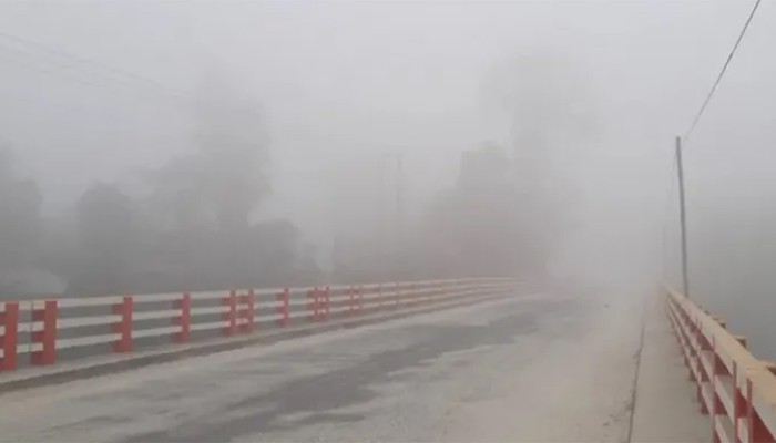 পঞ্চগড়ে হঠাৎ নেমে আসতে শুরু করেছে কুয়াশা