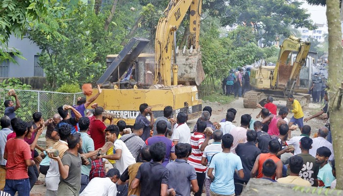 ​উচ্ছেদ অভিযানে সংঘর্ষ, আহত অর্ধশতাধিক