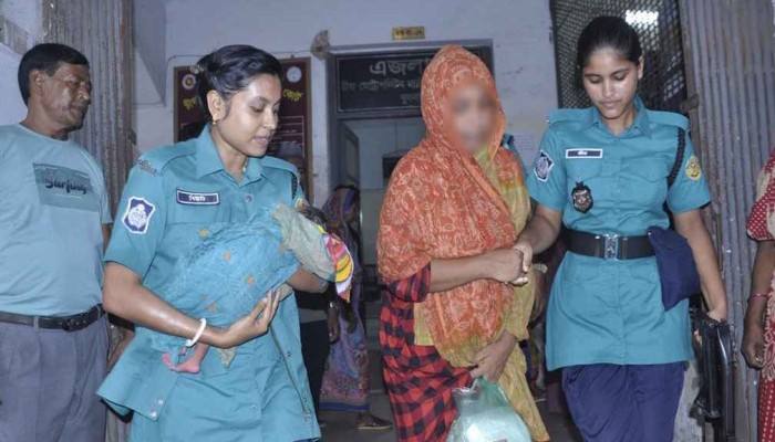 ​১১ দিনের শিশু যখন কারাগারে!