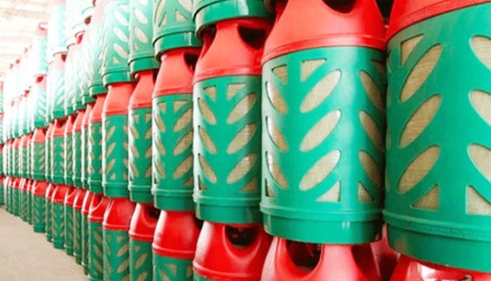 ​বিক্রেতাদের হাত ঘুরলেই বাড়ছে এলপি গ্যাসের দাম!