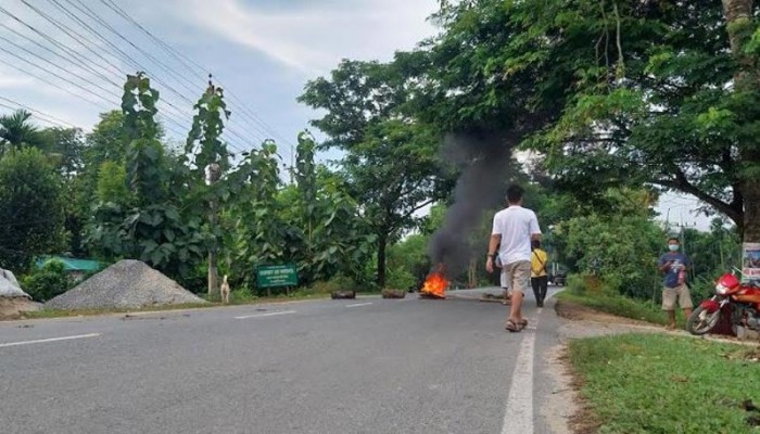 ​খাগড়াছড়িতে চলছে আধাবেলা সড়ক অবরোধ
