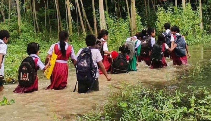 ​মির্জাপুরে ৬০০ মিটার রাস্তায় দুর্ভোগ