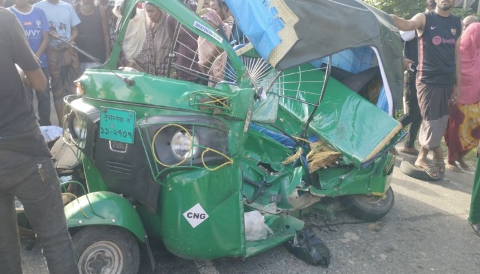সড়ক কেড়ে নিলো ১১ প্রাণ