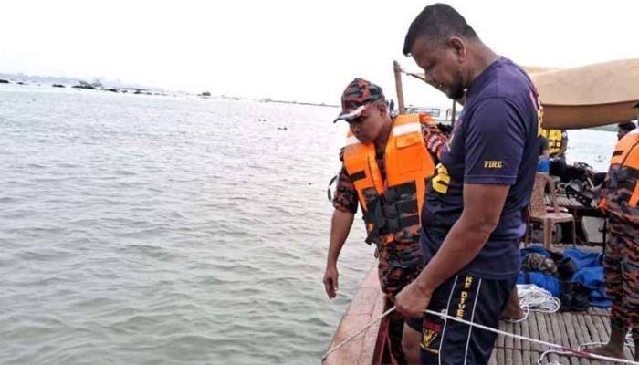 ​মেঘনায় বাল্কহেডের ধাক্কায় ৬ জেলেসহ ট্রলারডুবি, নিখোঁজ ১