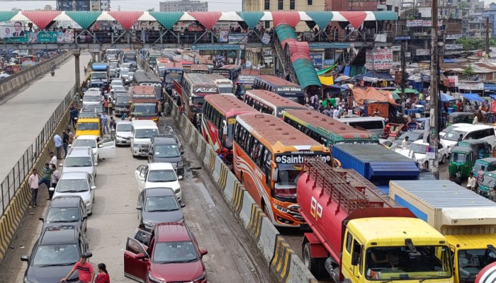 ​ঢাকা-চট্টগ্রাম ও ঢাকা-সিলেট মহাসড়কে ১৯ কিলোমিটার যানজট