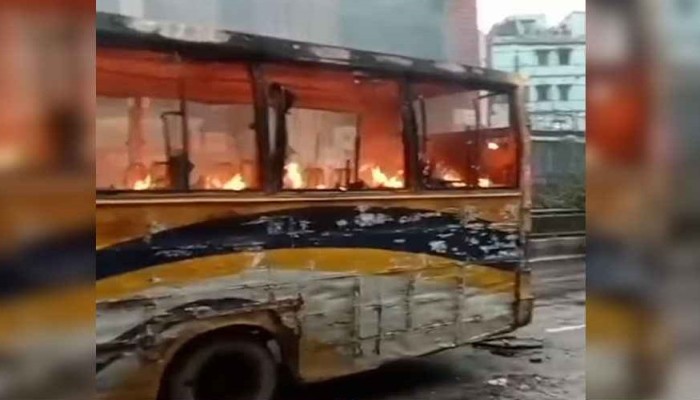​হঠাৎ গুলি ছুড়ে বাসে আগুন