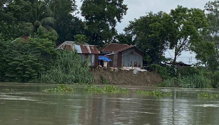 ​তুরাগ নদের বাঁকে বাঁকে ভাঙন, ছোট হচ্ছে জনপদ