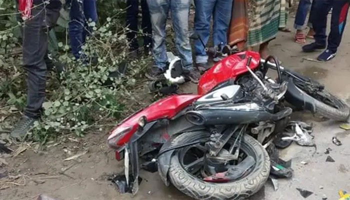 গাজীপুরে মোটরসাইকেল দুর্ঘটনায় তিনজনের মৃত্যু