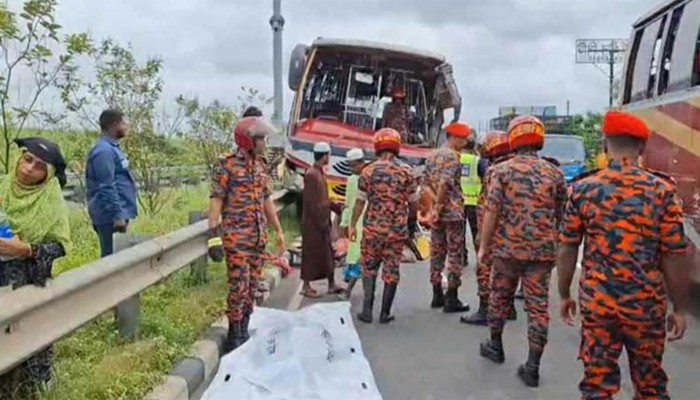 ​ঢাকা-মাওয়া এক্সপ্রেসওয়েতে দুই বাসের সংঘর্ষে নিহত ১, আহত ৮