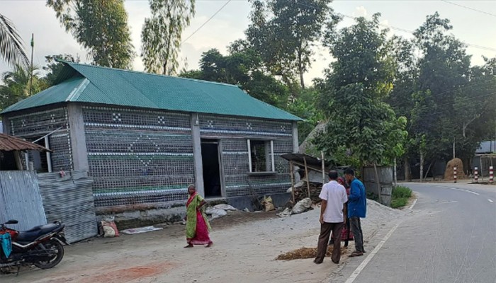 ​গাইবান্ধার ‘বোতলবাড়ি’