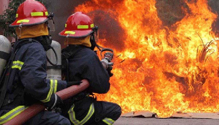 ​সদরঘাট পাইকারি বাজারে আগুন