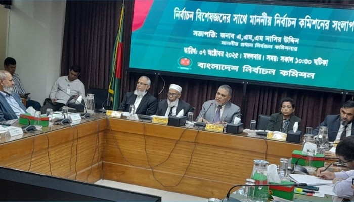 সাবেক কর্মকর্তাদের অভিজ্ঞতা কাজে লাগাতে চাই : সিইসি