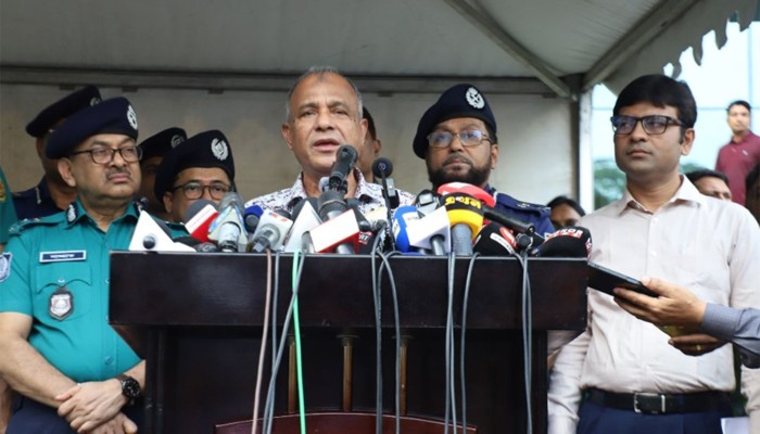 ​আ.লীগের ঝটিকা মিছিল আগের তুলনায় কমেছে : স্বরাষ্ট্র উপদেষ্টা