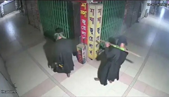 বোরকা পরে জুয়েলারি দোকান থেকে ‘৫০০ ভরি’ স্বর্ণালংকার চুরি