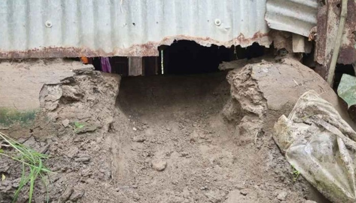 ​সিঁধ কেটে ঘরে ঢুকে গৃহবধূকে ধর্ষণ