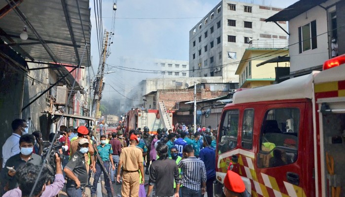 ​আগুনের ৩০০ গজের মধ্যে না থাকার অনুরোধ ফায়ার সার্ভিসের