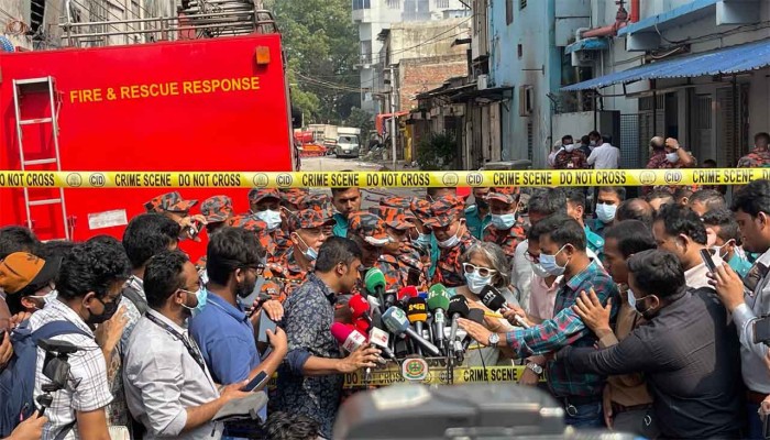 সম্পূর্ণ  আগুন নেভানোর পর জানা যাবে মরদেহ  আছে কি না