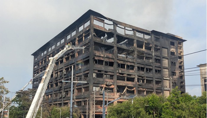 ১৭ ঘণ্টা পর নিয়ন্ত্রণে এলো আগুন