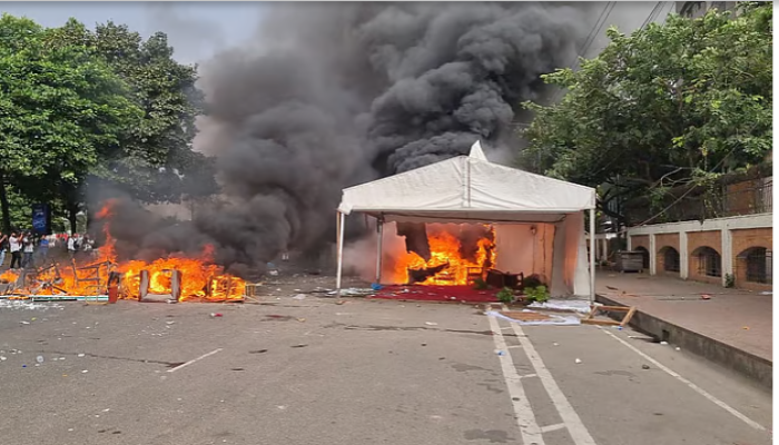 সংসদ ভবন এলাকায় রণক্ষেত্র