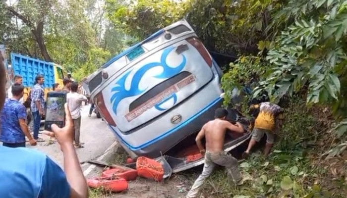 ​মাটিরাঙ্গায় বাস উল্টে নিহত ২